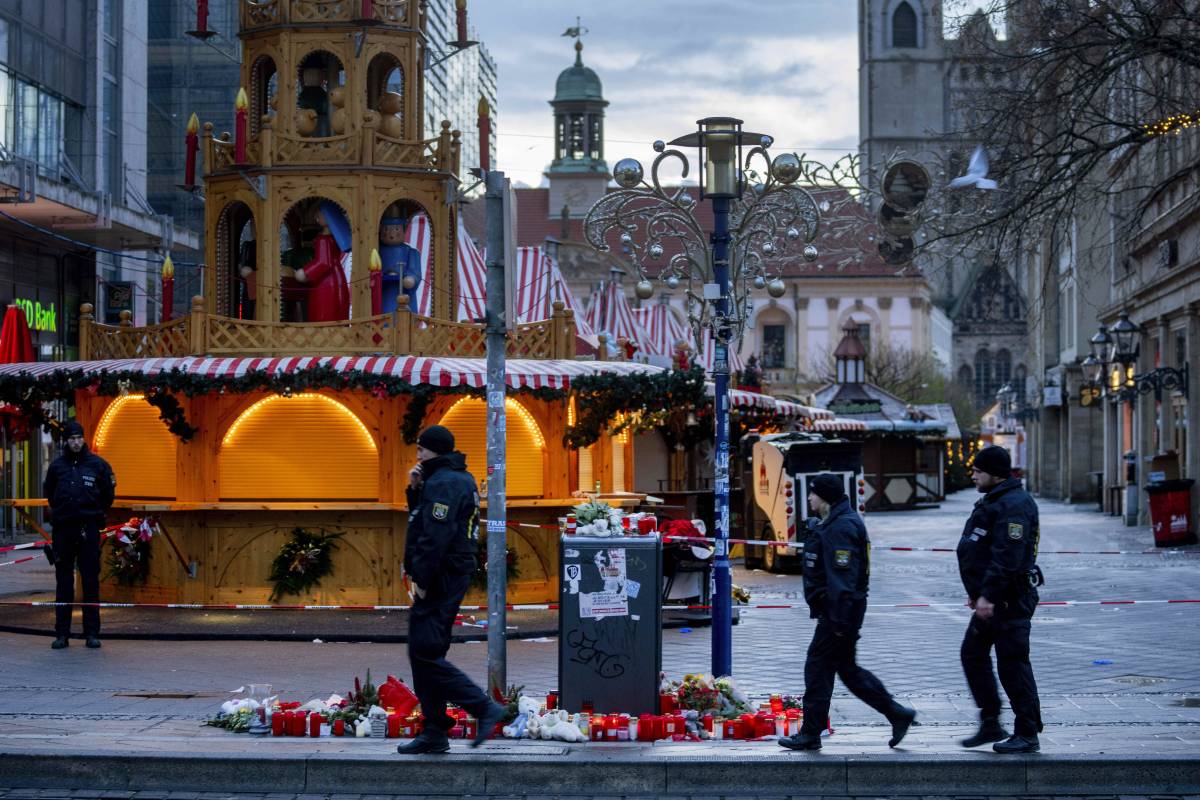 Polizia a Magdeburgo nei mercatini dell'attentato