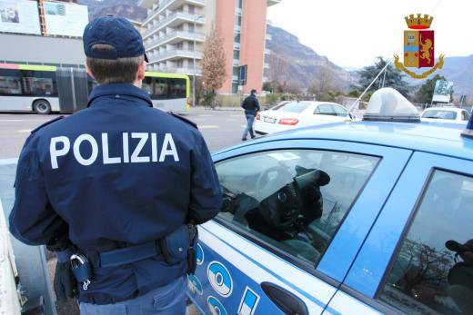 Straniero ferisce guardia e semina il panico ma non può ancora essere espulso