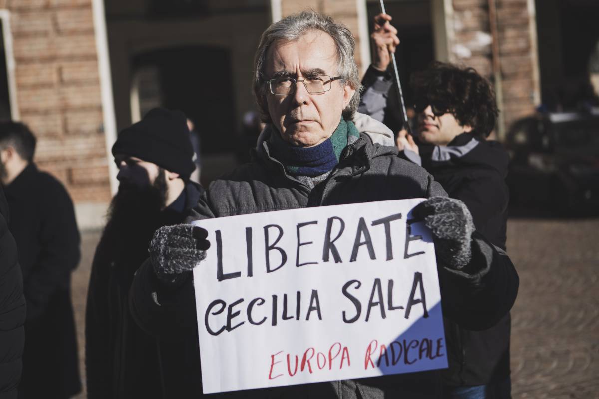 Si alza il velo sull'ipocrisia delle femministe rosse. Vedono il patriarcato in Occidente, non in Iran