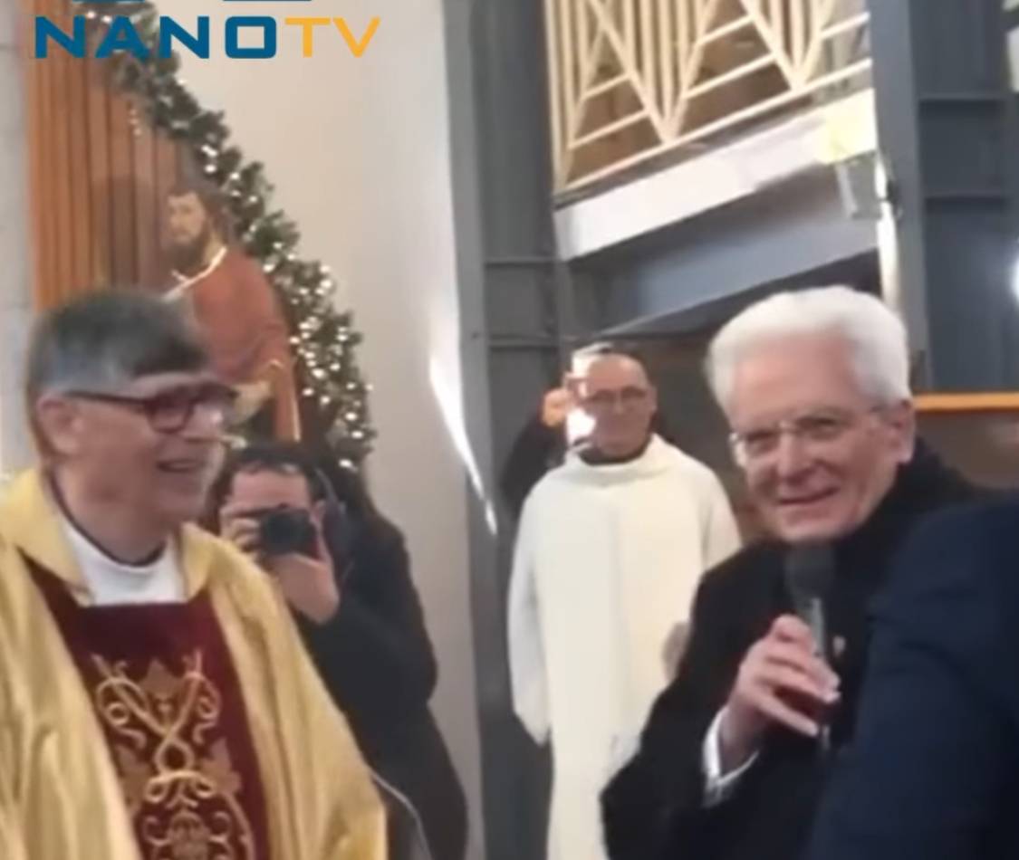 Sergio Mattarella a Caivano con don Patriciello