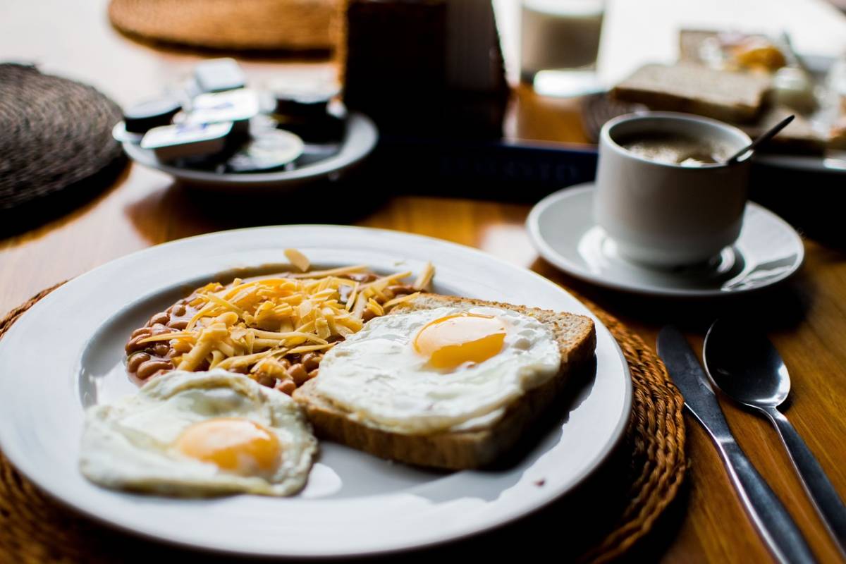 La colazione per fare il pieno di energie: cosa mangiare 