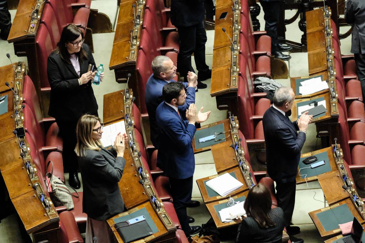 Applausi e standing ovation. Sinistra costretta a ricredersi