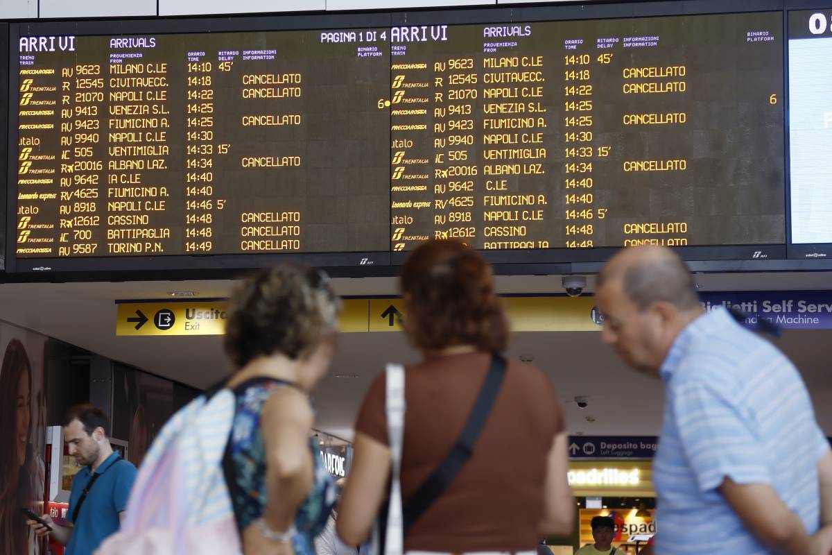 Sospesa la circolazione ferroviaria sul nodo di Milano. Due ore di ritardi e treni cancellati