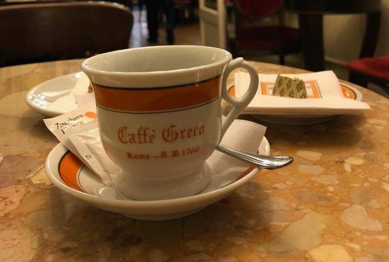 "Troppi 86 euro per una colazione? Al Caffè Greco si paga per la Storia"