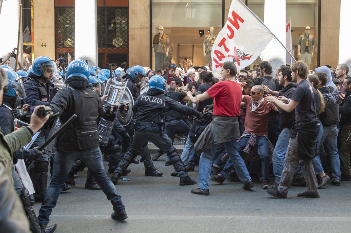 Scontri tra manifestanti No Tav e la Polizia