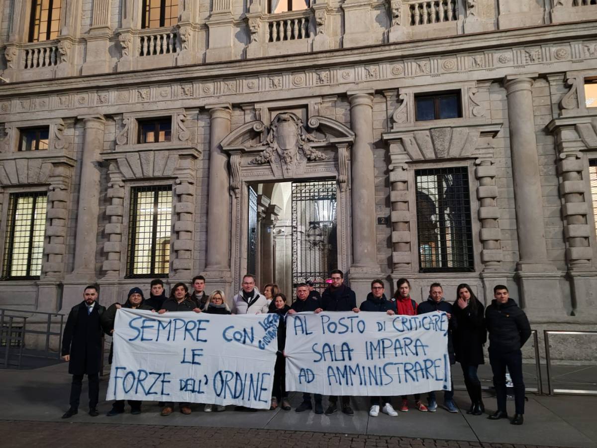 Crescono gli abusi in piazza. Sinistra rossa d'imbarazzo