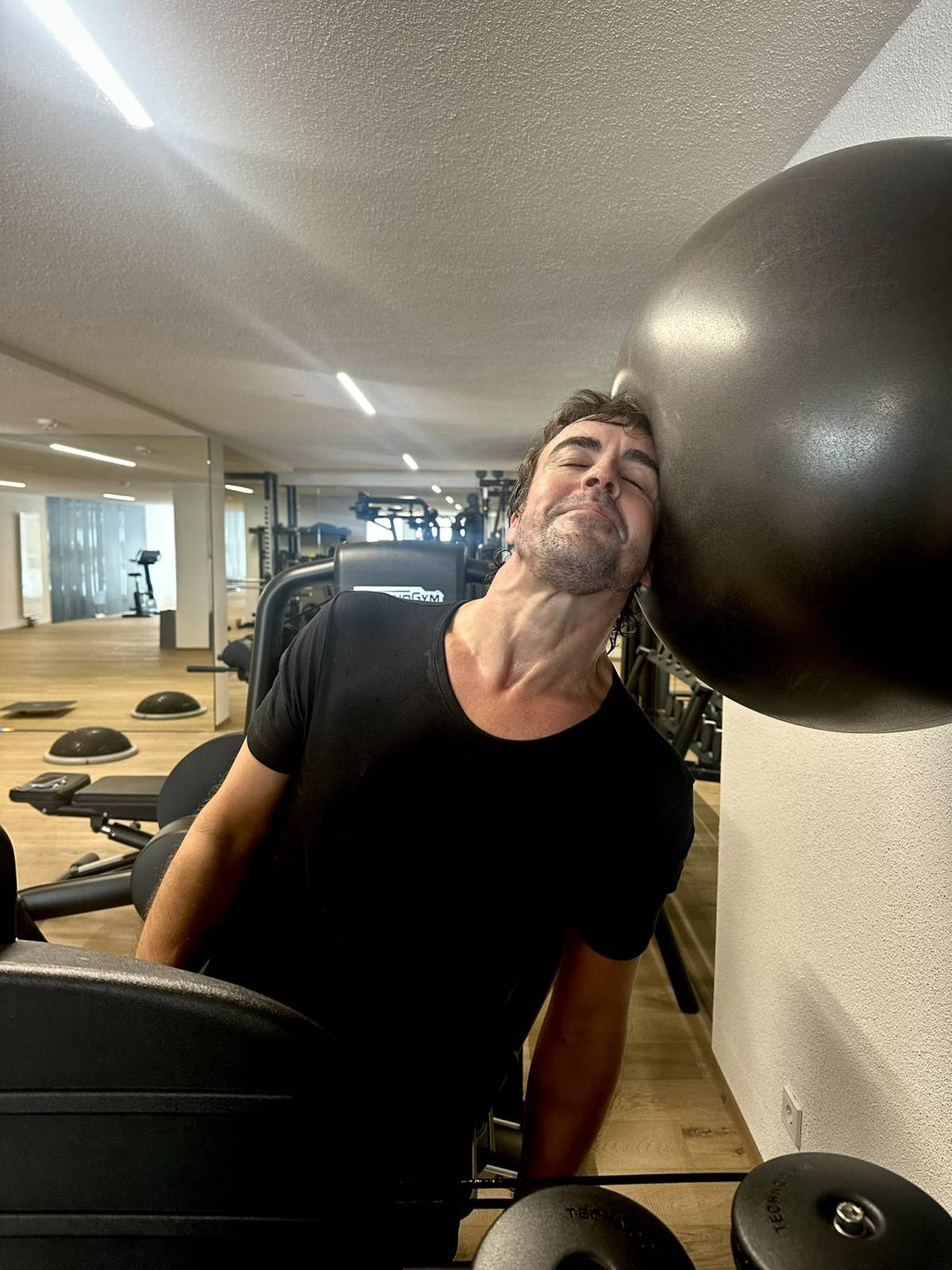 Questa foto di Alonso fa il giro del web: il dettaglio che non potete non vedere