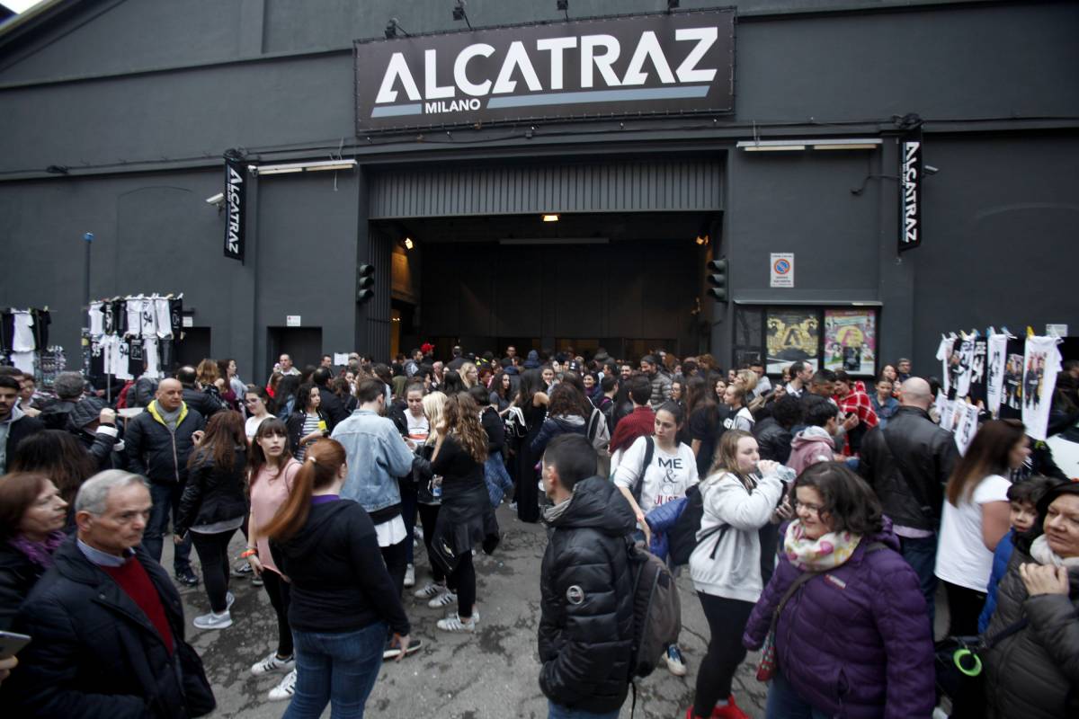 Abusi in strada, caccia alla gang straniera