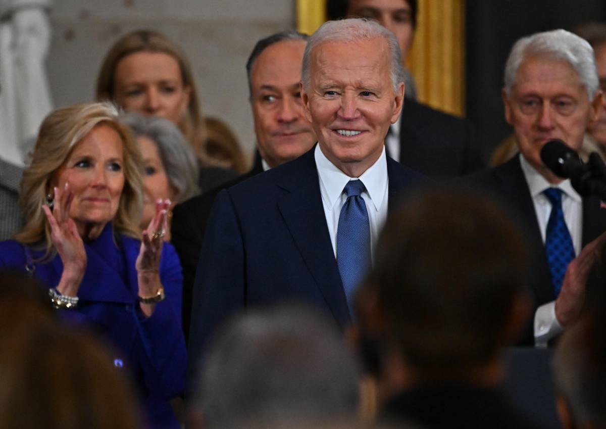 L'ultimo giorno di Biden: grazia parenti e anti-Donald