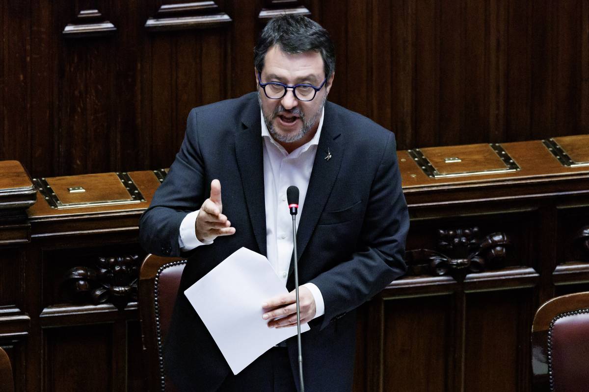 Caos treni, parla Salvini: "Incendi dolosi e guasti. Ritardi? Più alti con Pd e M5S"