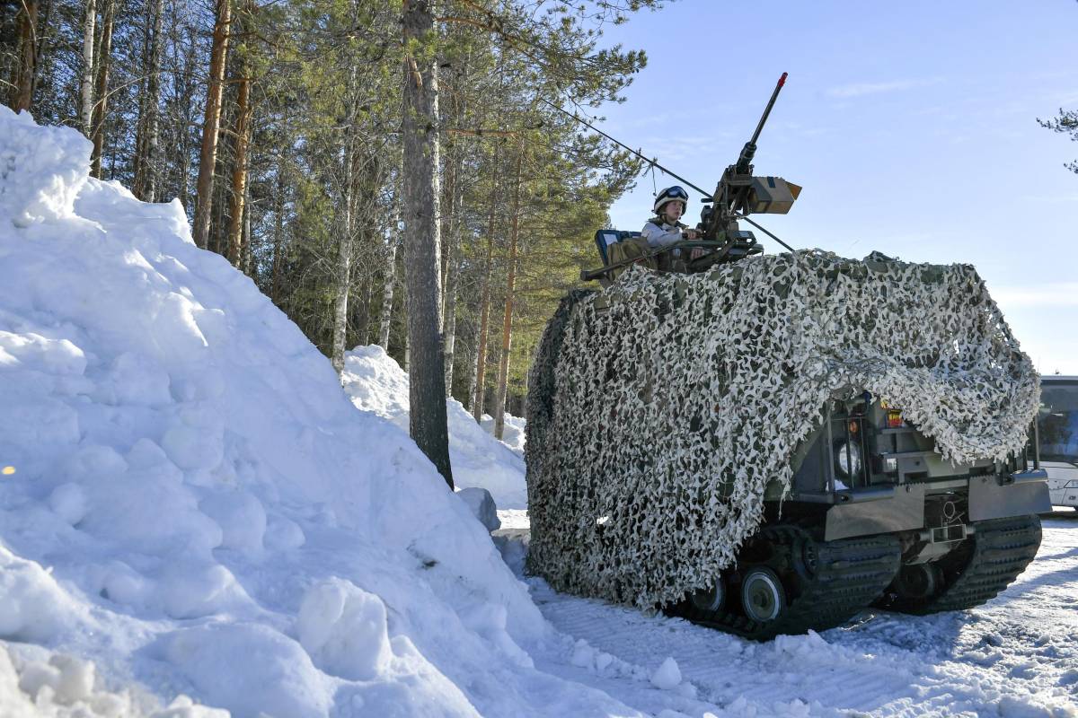 Sciami di droni come scudo contro la Russia: ecco la mossa della Svezia