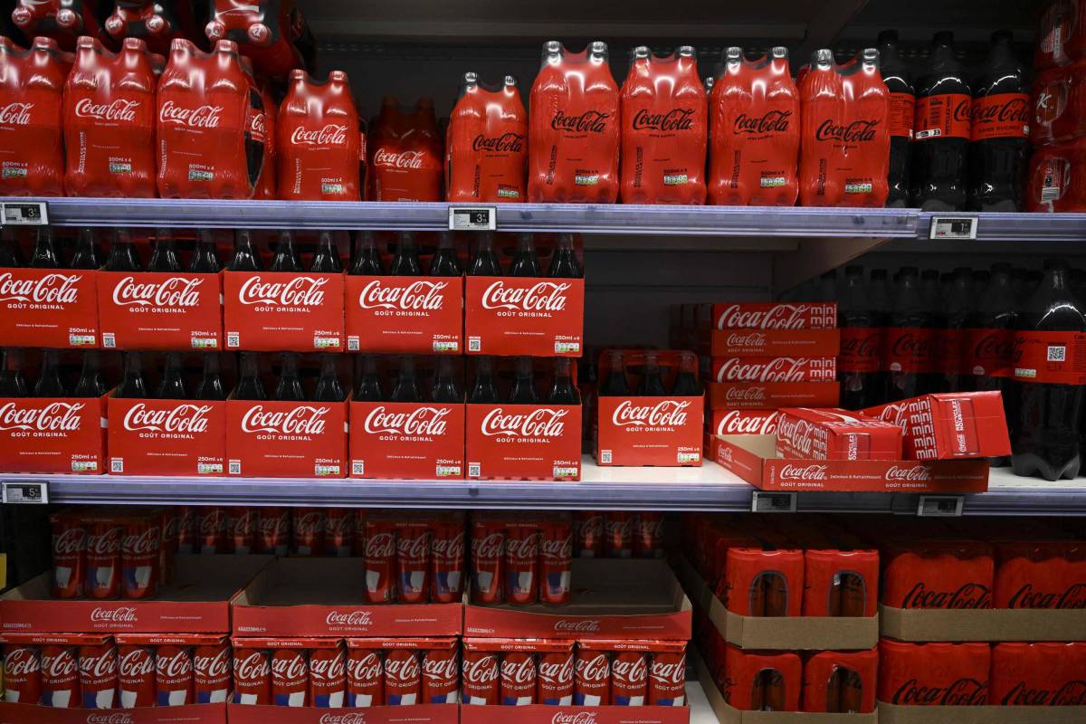 Coca-Cola, massiccio ritiro di prodotti in Europa: ecco perché