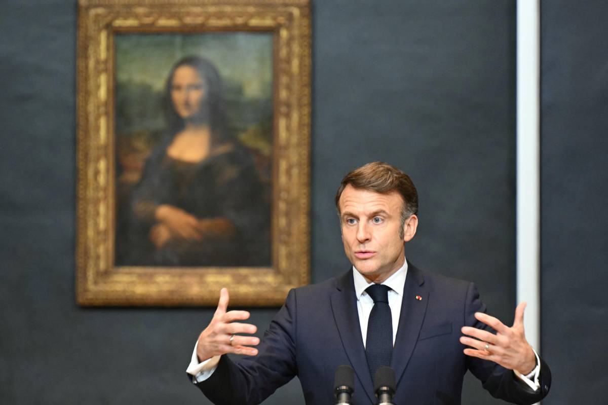 "Al Louvre una sala dedicata alla Gioconda". Macron vuole rilanciare il museo (e se stesso)