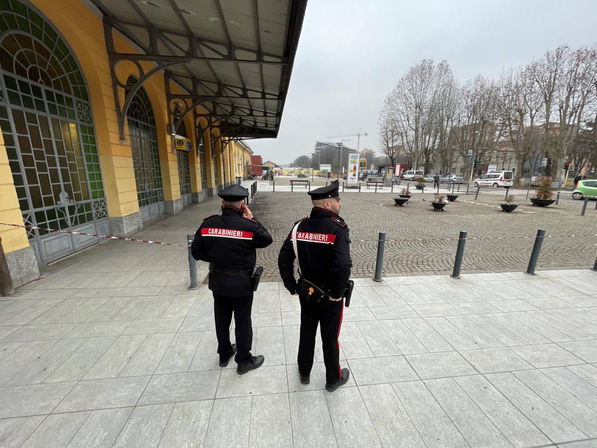 Accoltellato a 19 anni davanti alla stazione per il suo monopattino