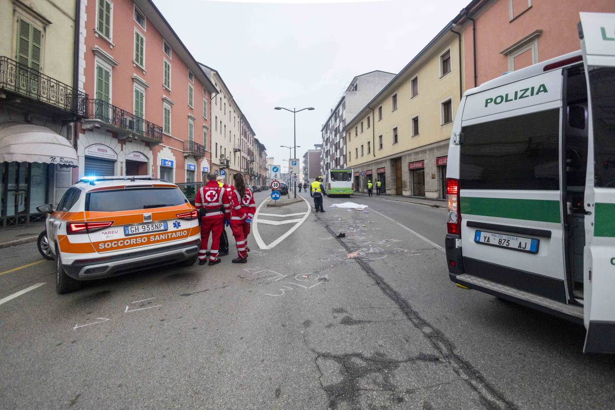 Cremona, 15enne investita dal bus mentre va a scuola. Lo schianto mortale vicino al semaforo