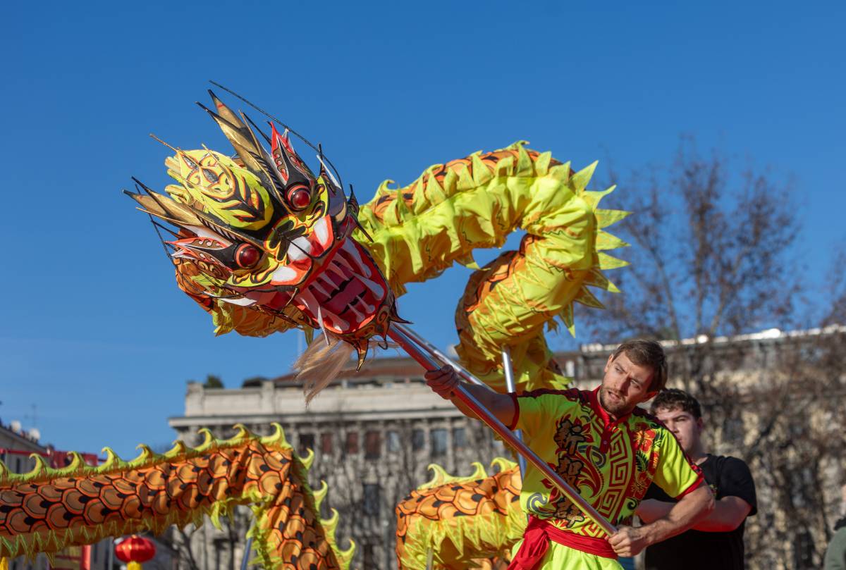 Capodanno del Dragone da record a Milano: in 16mila a Chinatown. Varchi e metal detector