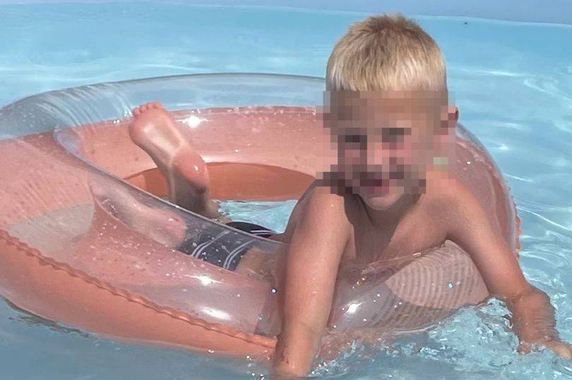 Bimbo di 5 anni morto schiacciato da uno specchio: sul caso si apre un'inchiesta