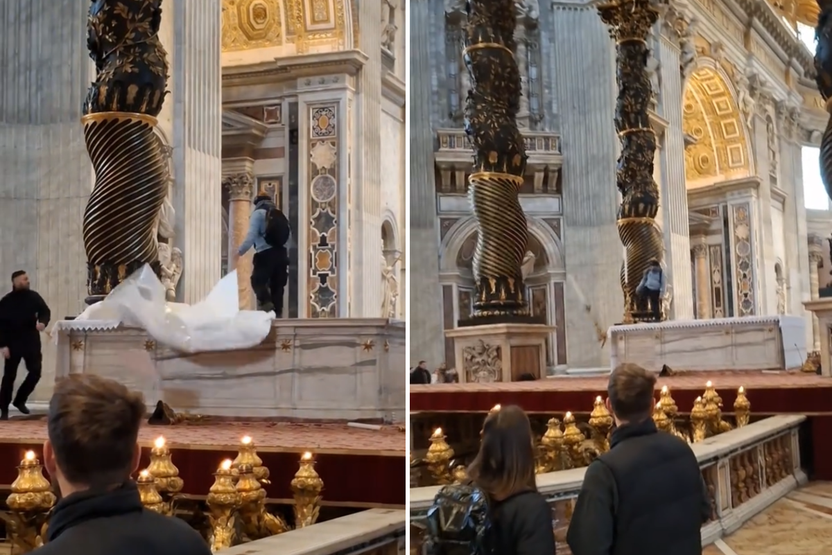 Sale sull'altare di San Pietro e distrugge sei candelabri. La follia del rumeno