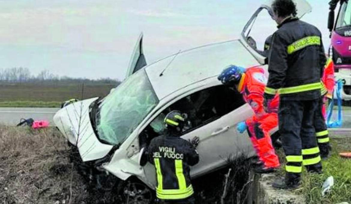 Incidente a Piacenza. Al volante la madre