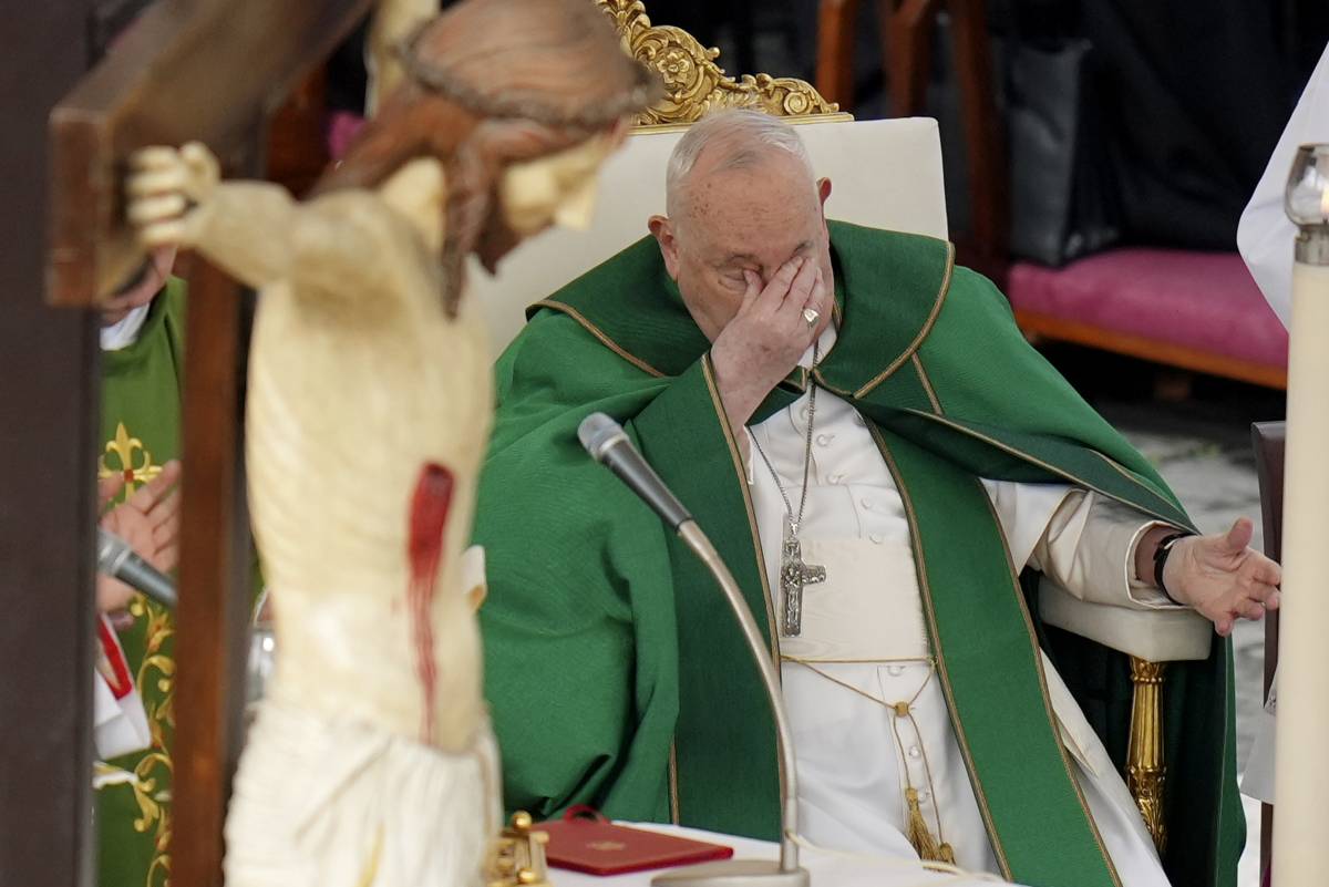 Papa Francesco non legge (ancora) la catechesi: "Con la mia bronchite non posso"