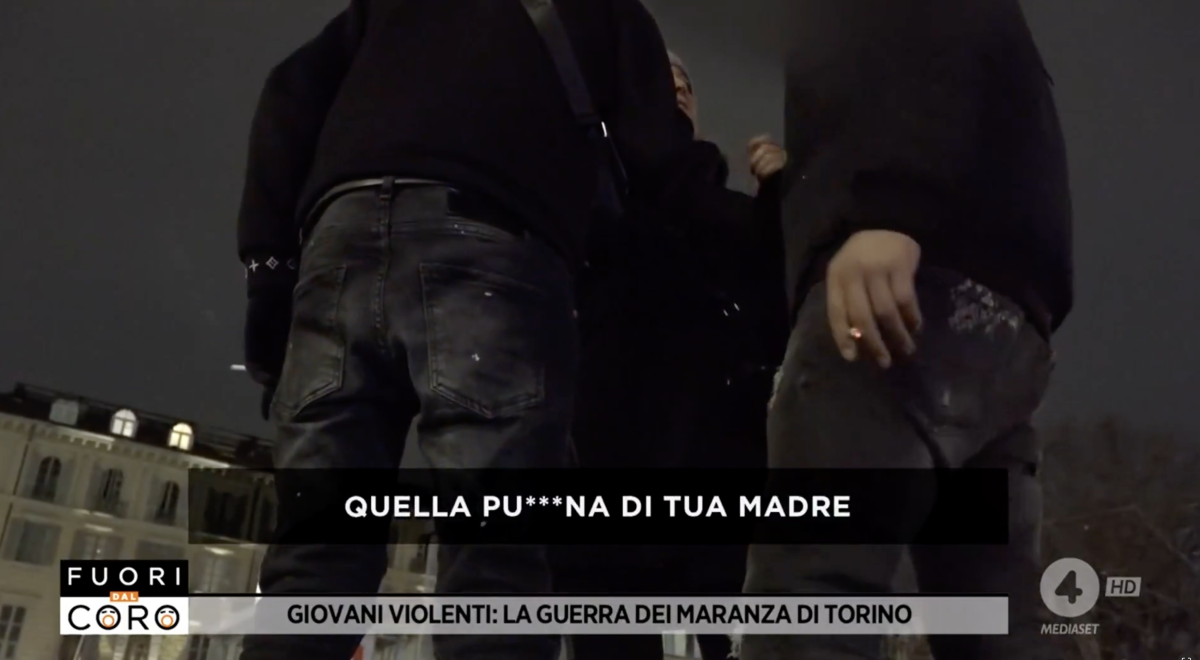 "Spegni. Quella p... di tua madre". I "maranza" aggrediscono la troupe di Rete4