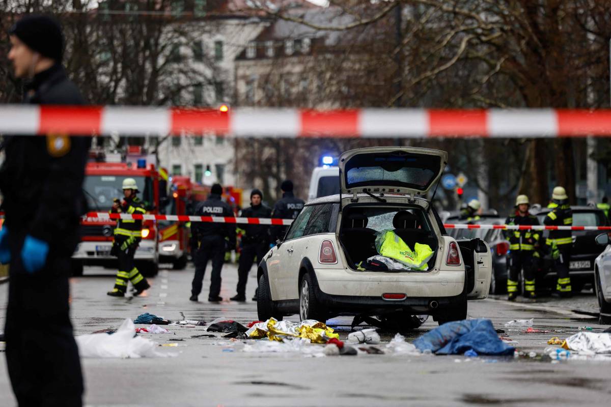 Monaco, auto sul corteo sindacale. Fermato un afghano: "Attentato"