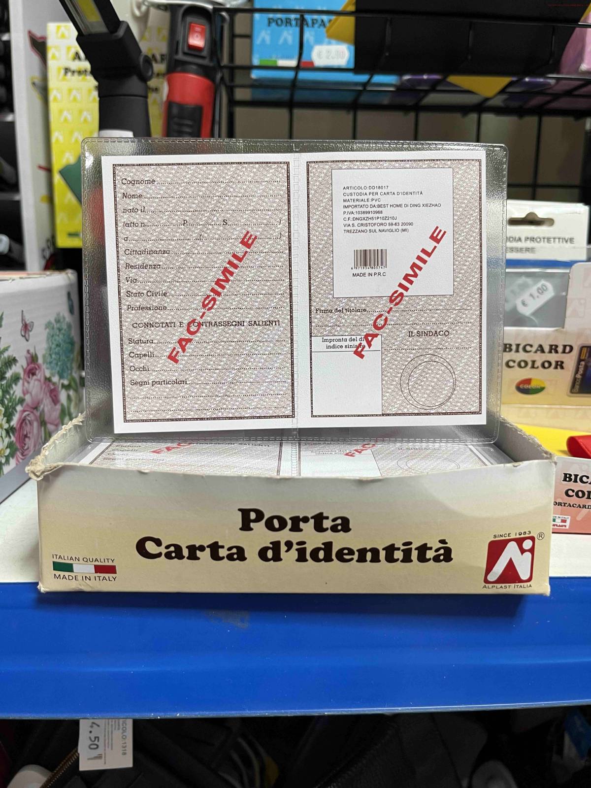 Custodie per carte d'identità, allarme per presenza di cadmio: ecco i lotti ritirati