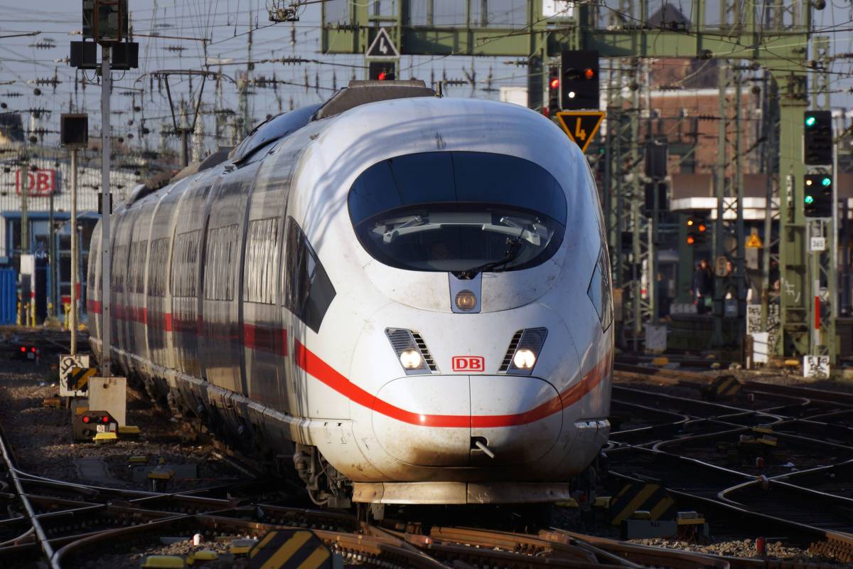 I treni tedeschi fanno troppi ritardi. E la Svizzera li ferma al confine