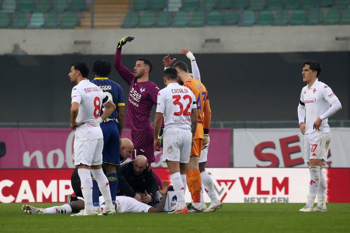 Paura per Kean: maschera di sangue dopo uno scontro, poi rientra in campo e si accascia. Ora è in ospedale