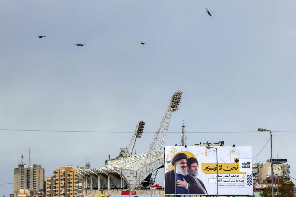 Beirut, jet sui funerali di Nasrallah. Tank in Cisgiordania dopo 20 anni