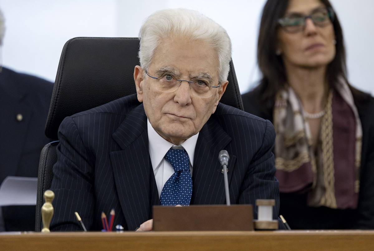 "Le chiedo con il cuore di aiutarmi...". Donna in difficoltà scrive a Mattarella, la risposta del Presidente