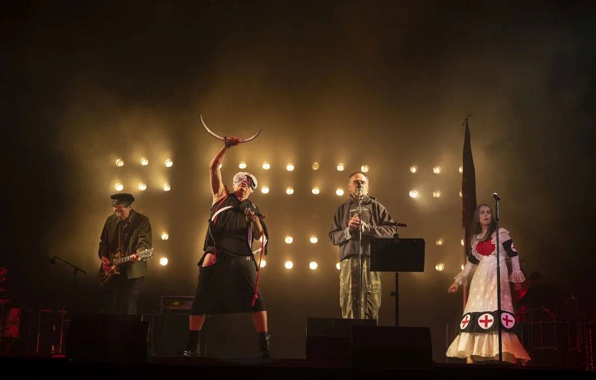 A colpi di palco e cofanetto. I Cccp annunciano l'ultimo giro di punk