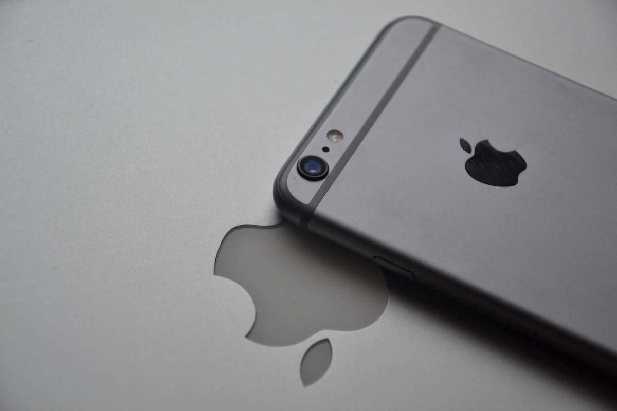 https://img.ilgcdn.com/sites/default/files/styles/xl/public/foto/2025/03/13/1741878645-apple.jpg?_=1741878645
