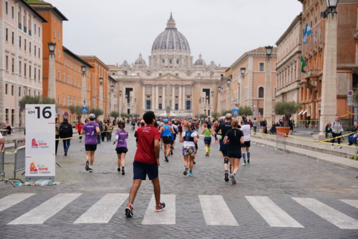 Acea Run Rome, domenica 42 secondi di silenzio per il Papa