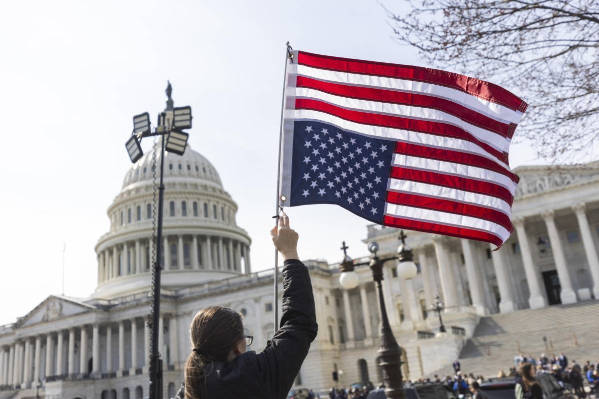 Democratici in caduta libera. Il sondaggio choc: cosa c’è dietro