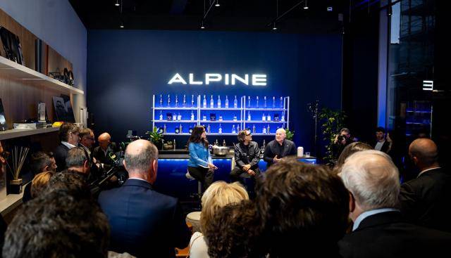 Atelier Alpine A290 Lounge, inaugurato nel cuore di  Milano il punto di incontro tra stile e sportività