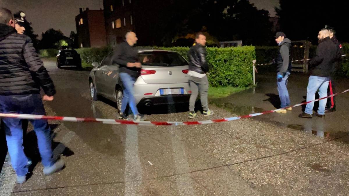 Agguato nell'auto: il marito la uccide a coltellate