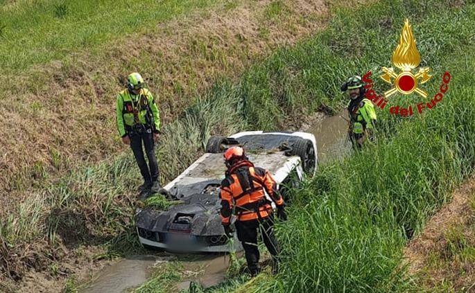 Lo schianto con la Lamborghini che finisce nel fosso, morto l'imprenditore Luca Polito