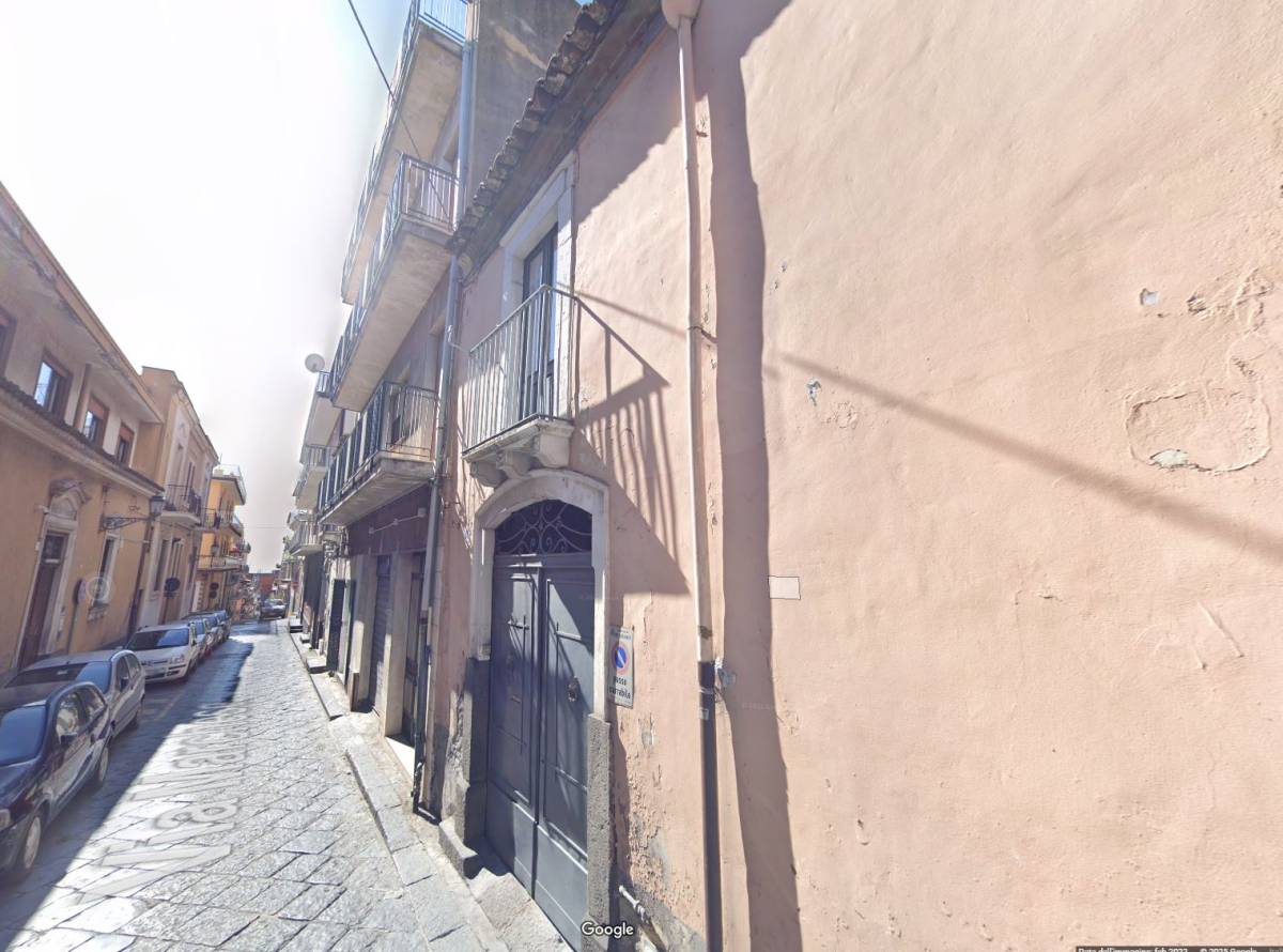 Lanciata dal balcone dalla madre: morta una bimba di sette mesi a Catania