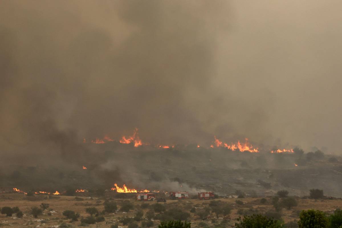 Allarme incendi a Gerusalemme. E Hamas chiama la jihad dei roghi: "Bruciate le case" | La diretta