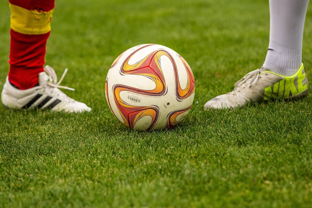 Inghilterra, atlete trans bandite dal calcio femminile