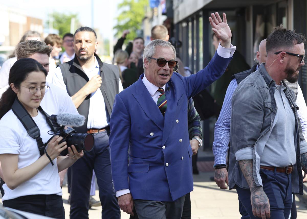 Svolta nel Regno Unito: il partito di Farage trionfa alle amministrative e punta al governo