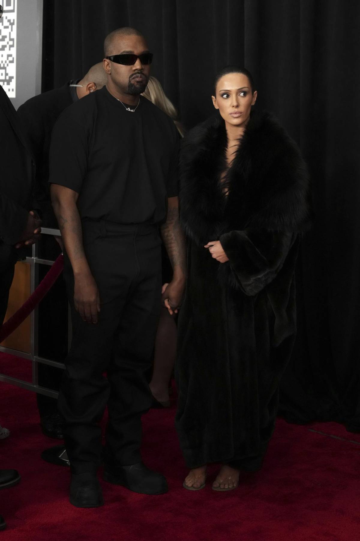 Kanye West fa causa al suo ex dentista: "Diventato dipendente dal protossido d'azoto"
