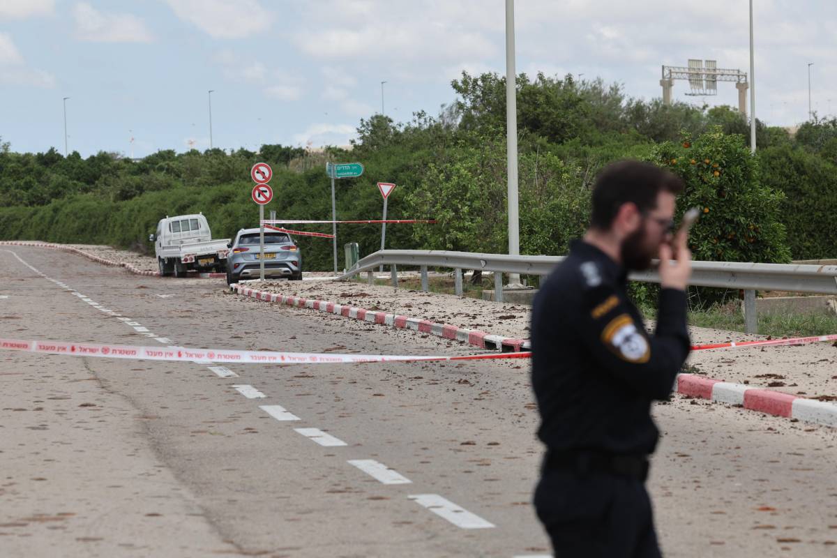 Missile degli Houthi contro l'aeroporto di Tel Aviv, fallisce lo scudo di difesa