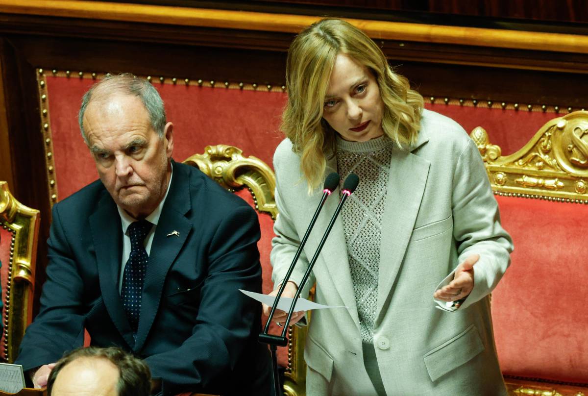 "Non farò mai quello che ha già fatto lei". Meloni risponde a muso duro a Renzi