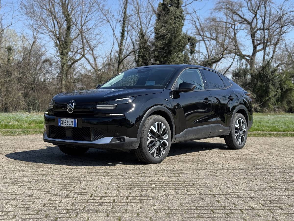 Citroen C4 X Hybrid 145: la nuova fastback francese orientata all'efficienza