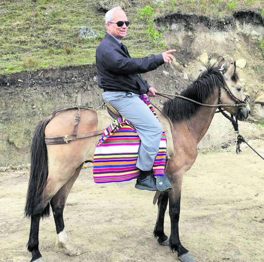 Il Papa a cavallo e le foto inedite