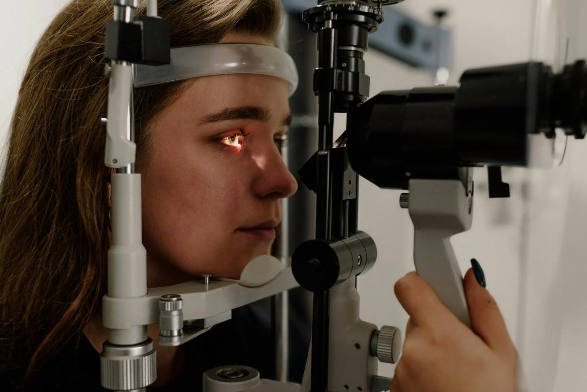 Distacco della retina: i segnali da non ignorare e cosa fare subito