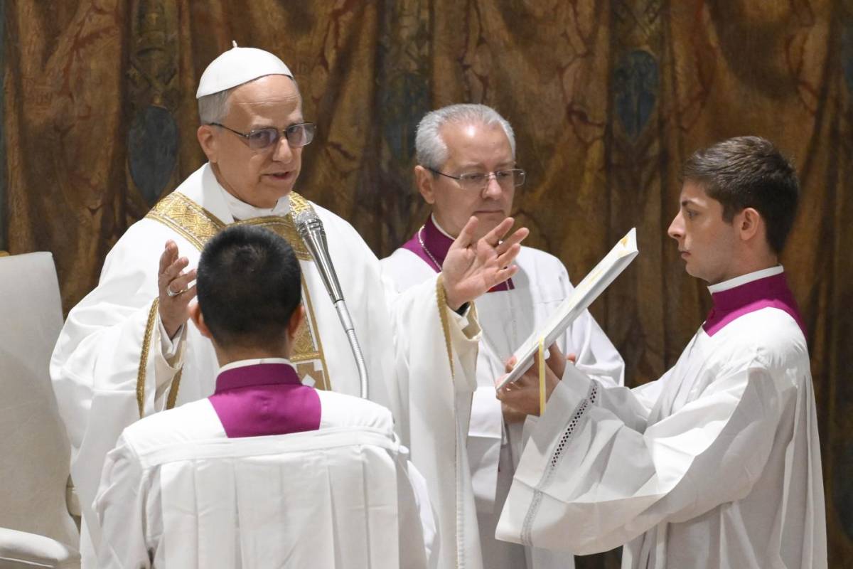La preghiera in San Pietro e il programma di Leone. "Gesù non è un superuomo. Chi ha potere resti piccolo"