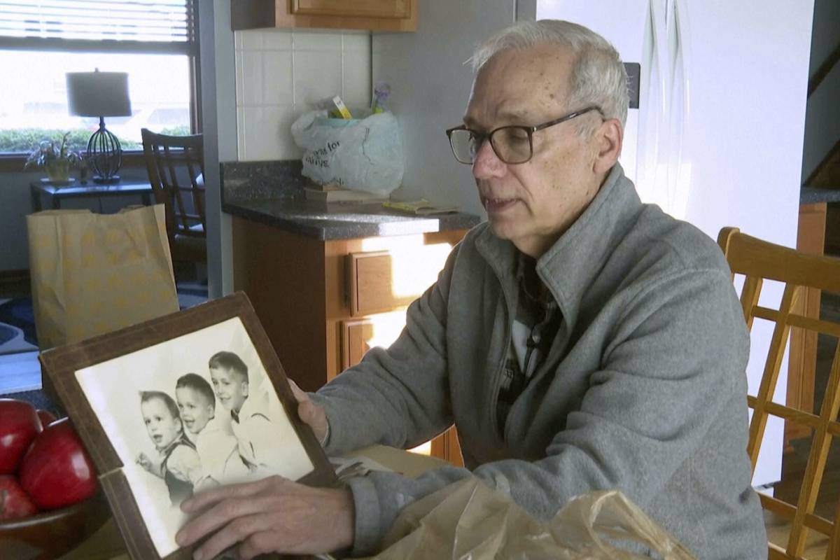 L'emozione del fratello John. "Da bimbo giocava al prete"
